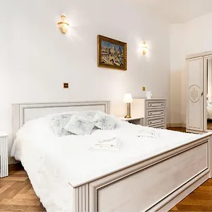https://magnificent-king-suite.praguehotelsweb.com